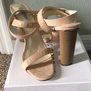 New nude chunky heel open toe heels